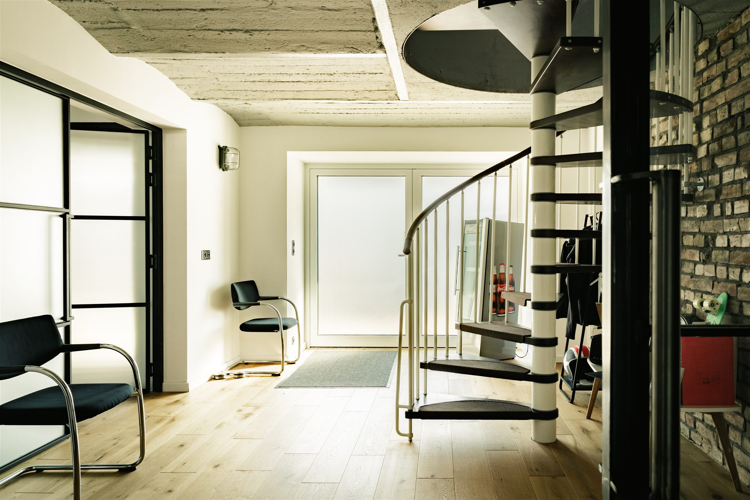 Eingangsbereich der Kanzlei mit Wendeltreppe